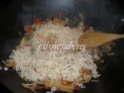 Frango assado com Legumes chineses e Noodles sabor Cogumelos - Wok - foto 5