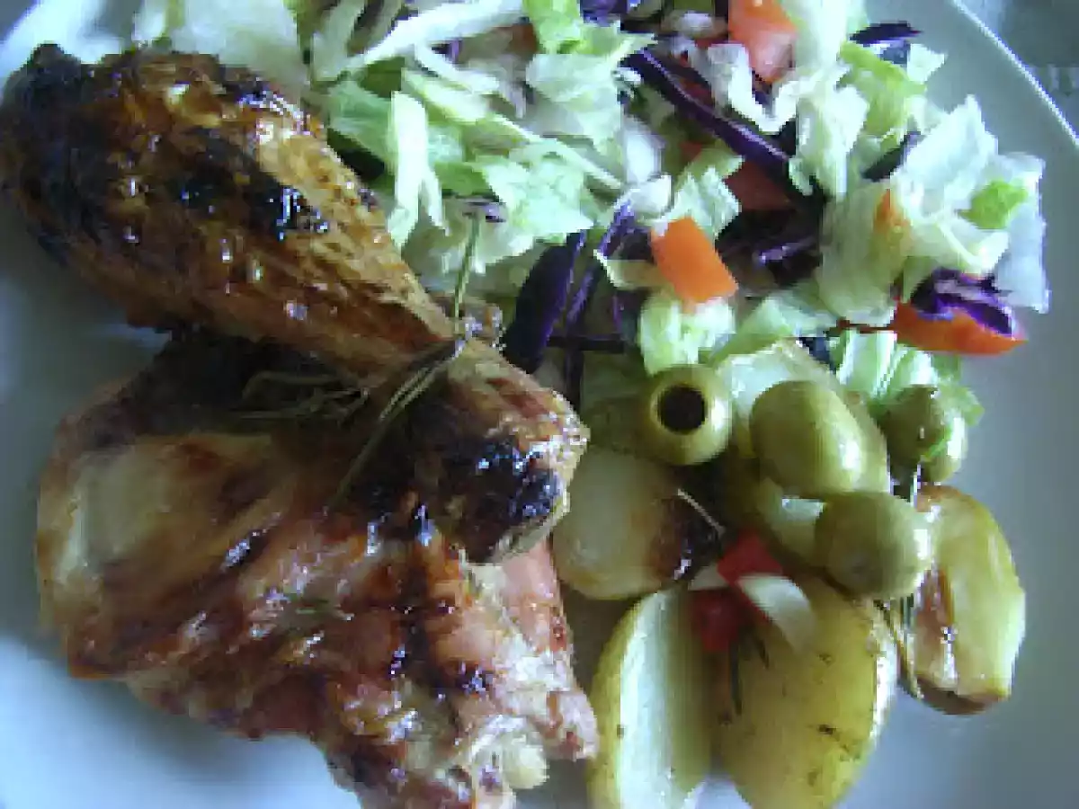 Frango assado com mel e alecrim.
