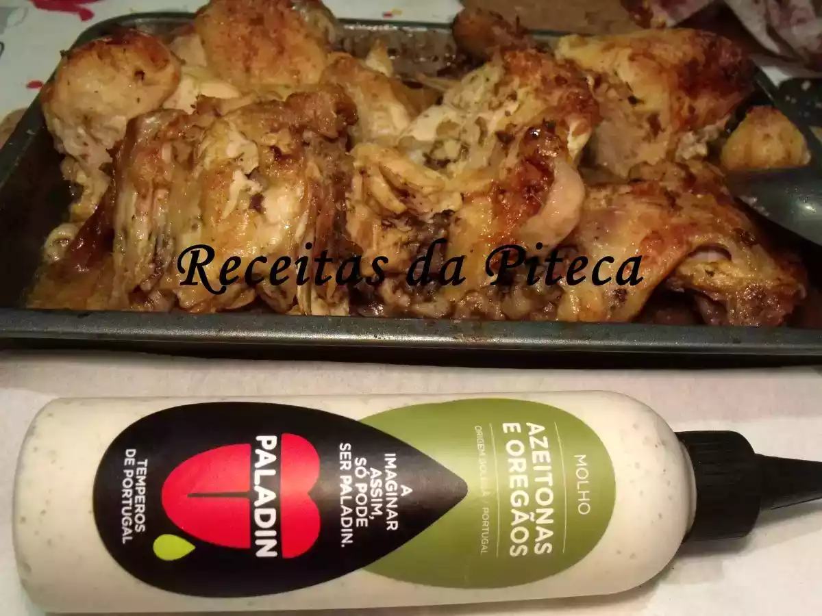 Frango assado com sopa de cebola e molho de azeitonas e orégãos da Paladin