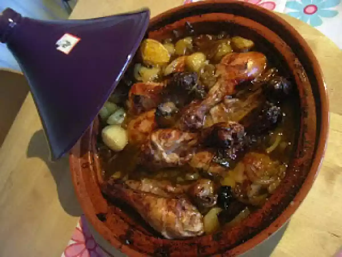 Frango assado na tagine com cerveja preta e laranja. - foto 2