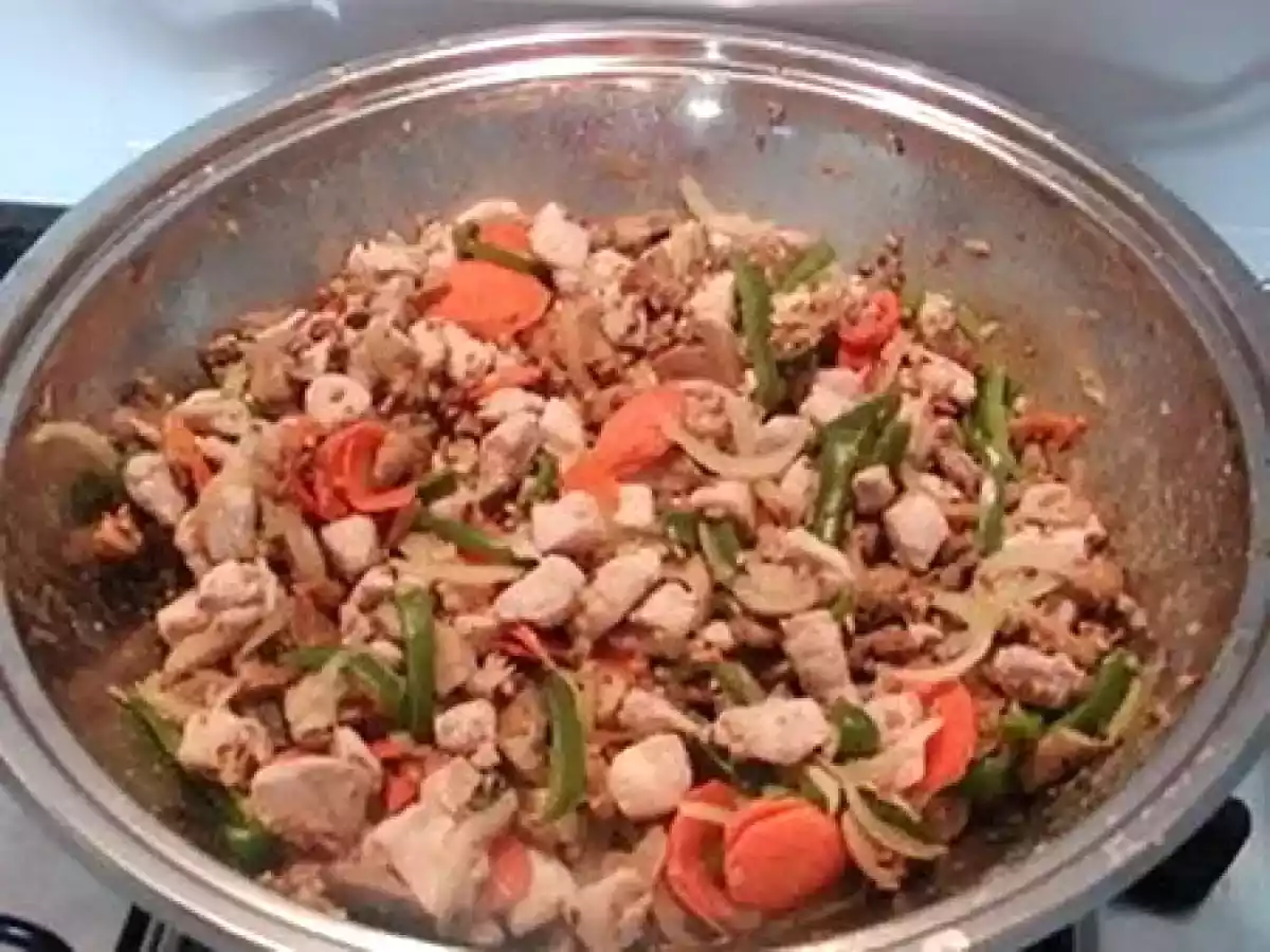 Frango com Amêndoas e Arroz Chau-Chau