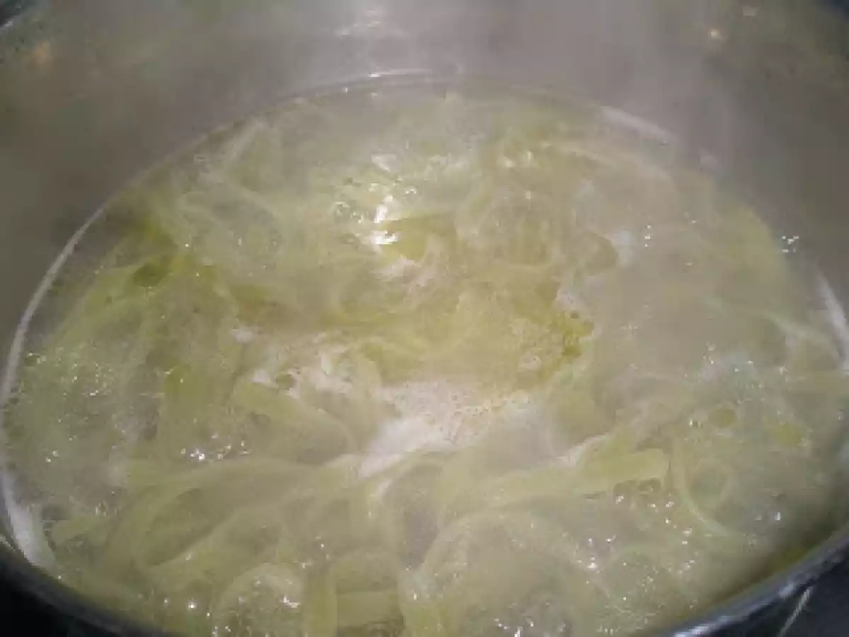 Frango com Bacon, Cogumelos e Rebentos de Soja, sobre cama de Massa - foto 6