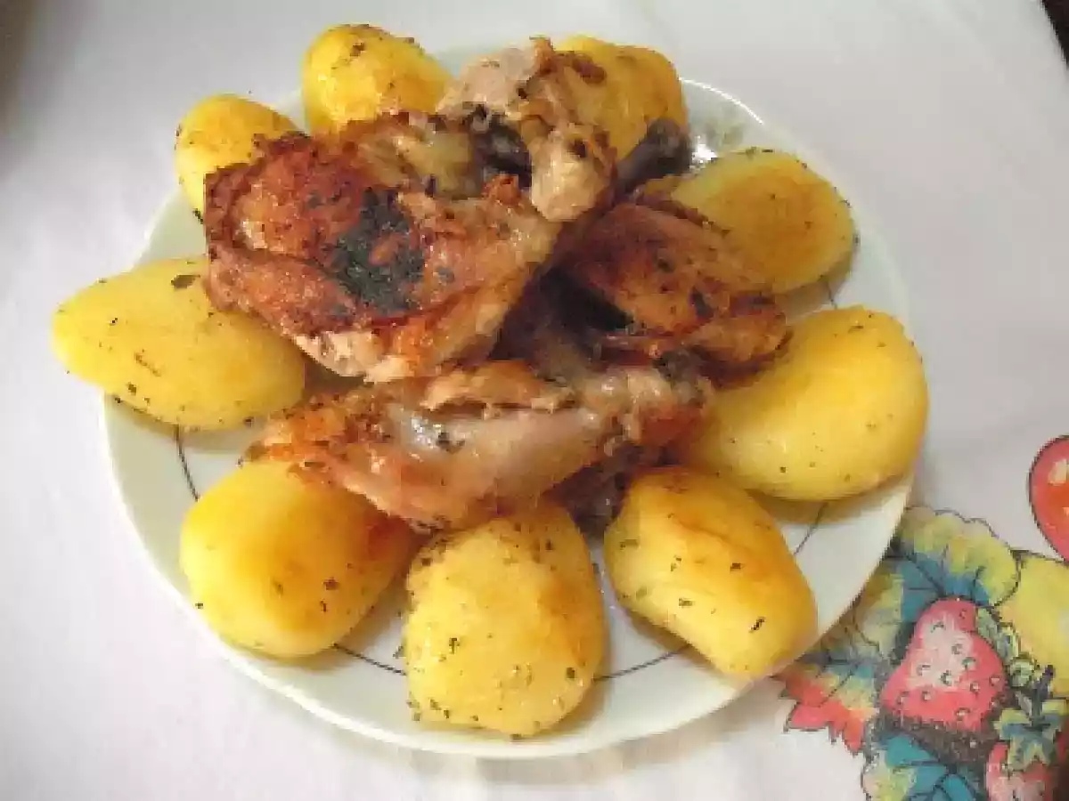 Frango com batatas douradas