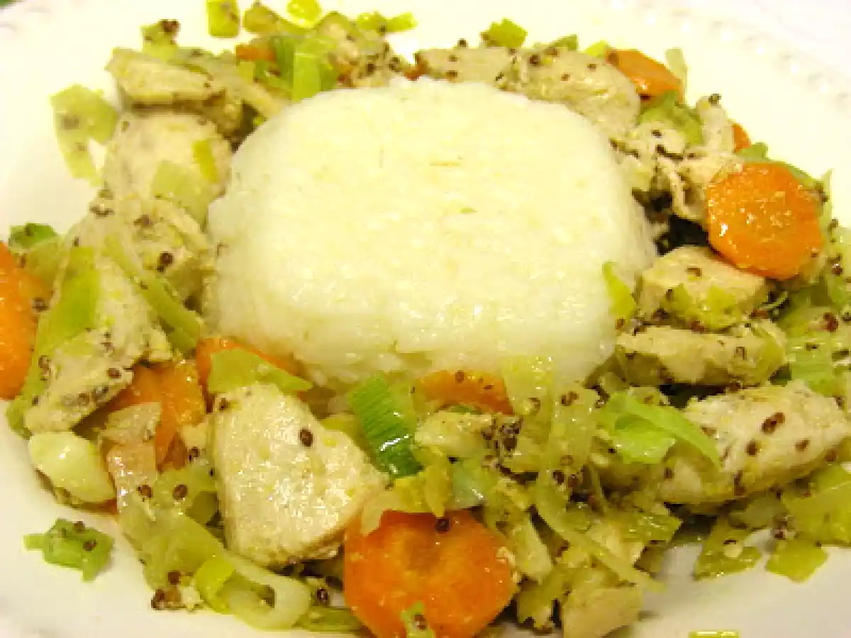 Frango com cenoura e alho francês