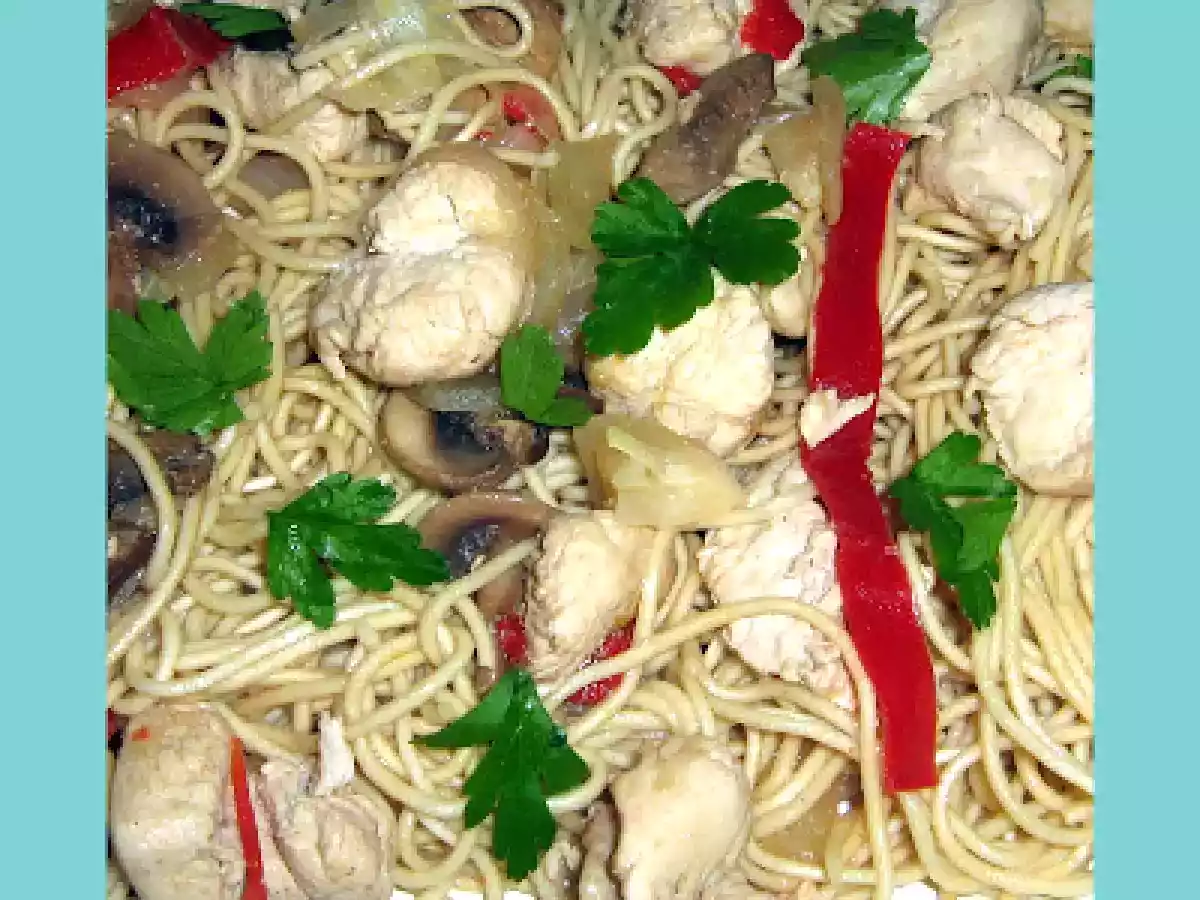 FRANGO COM MASSA CHINESA