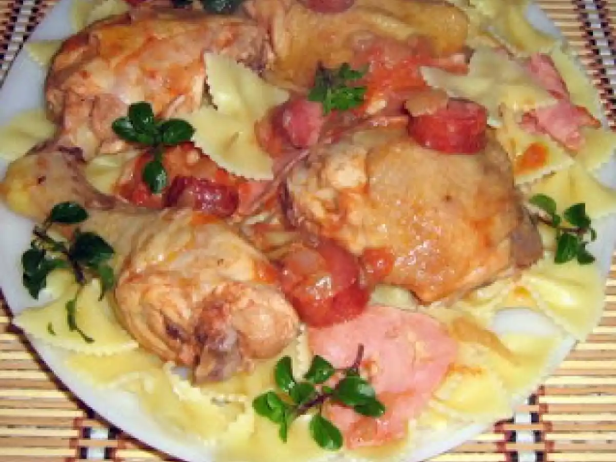 FRANGO COM MASSA DE LAÇOS
