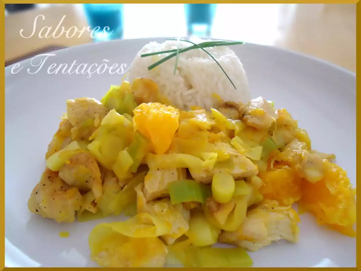 Frango com molho de laranja e arroz branco