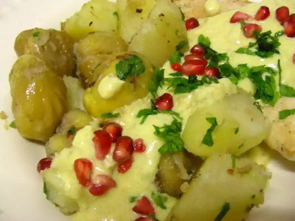 Frango com molho de natas e mostarda acompanhado de castanhas e batatas salteadas
