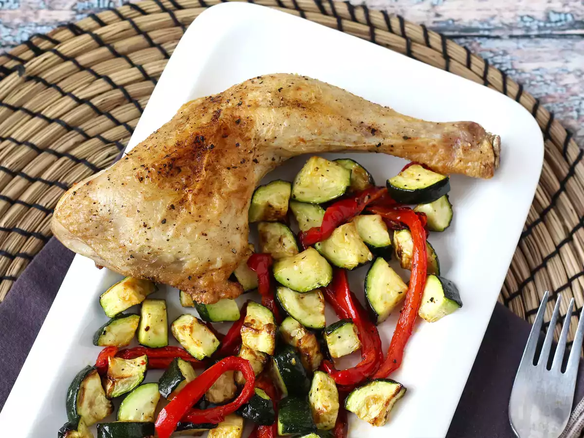 Frango com pimentos e curgete (pimentões e abobrinha): pronto em 20 minutos! - foto 2
