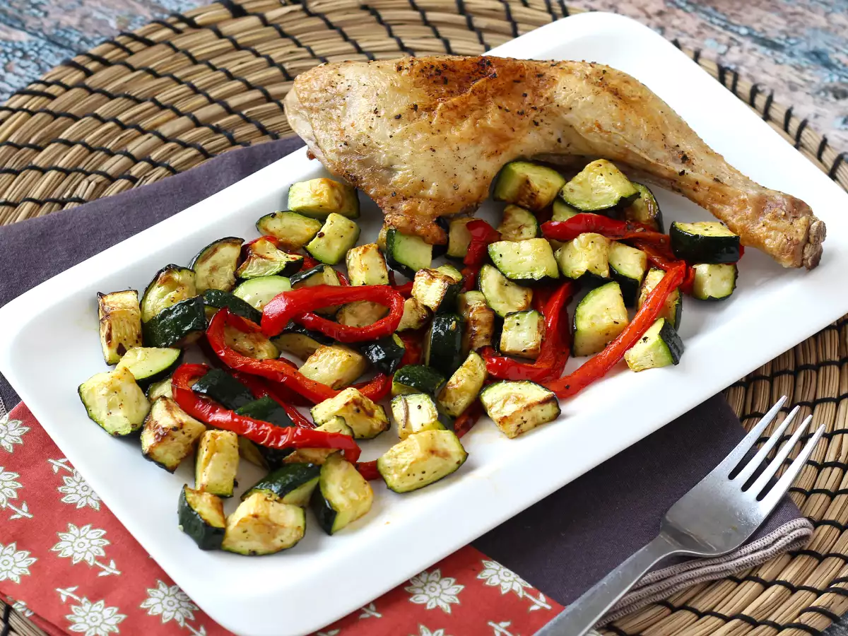 Frango com pimentos e curgete (pimentões e abobrinha): pronto em 20 minutos! - foto 3