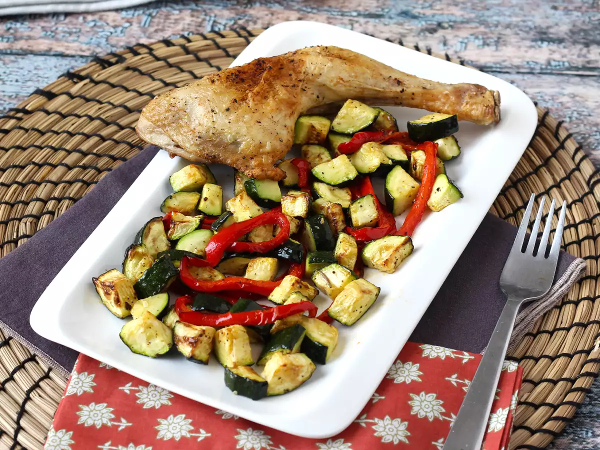 Frango com pimentos e curgete (pimentões e abobrinha): pronto em 20 minutos! - foto 5