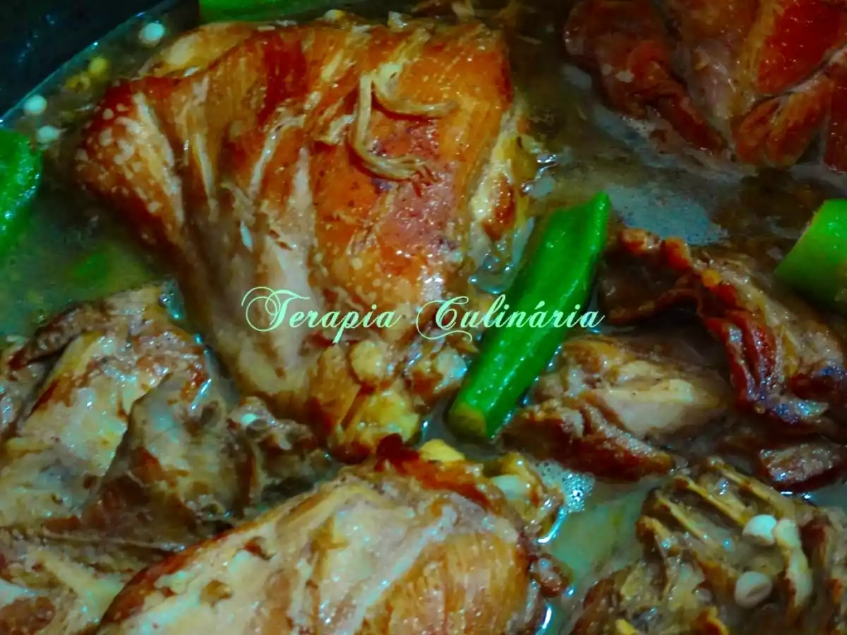 Frango com quiabo e polenta