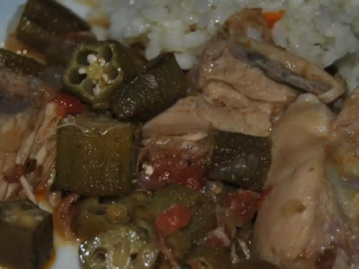 FRANGO COM QUIABOS