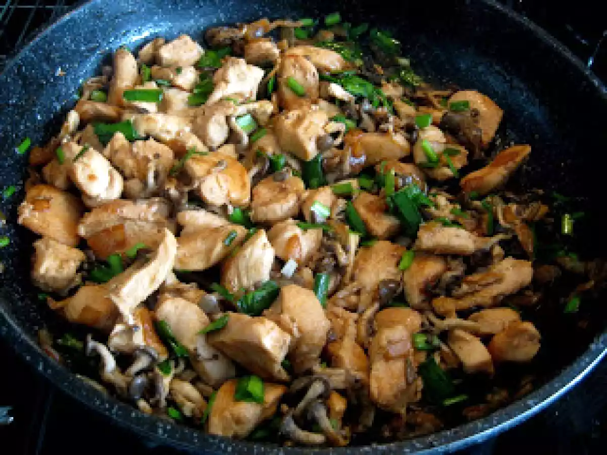 Frango com Shimeji e Nirá