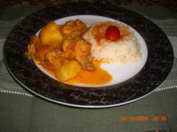 Frango em molho com batatas