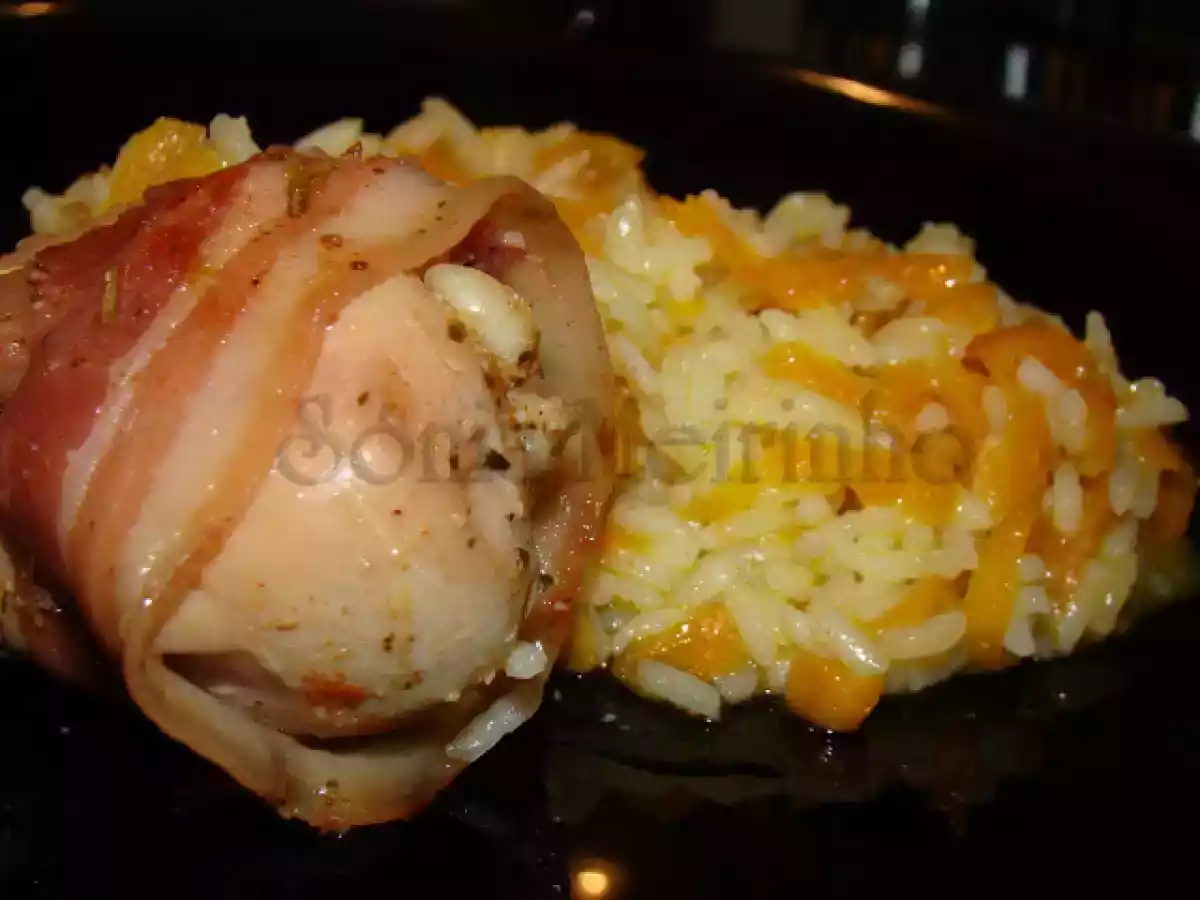 Frango enrolado em Bacon com Arroz de Cenoura Cremoso