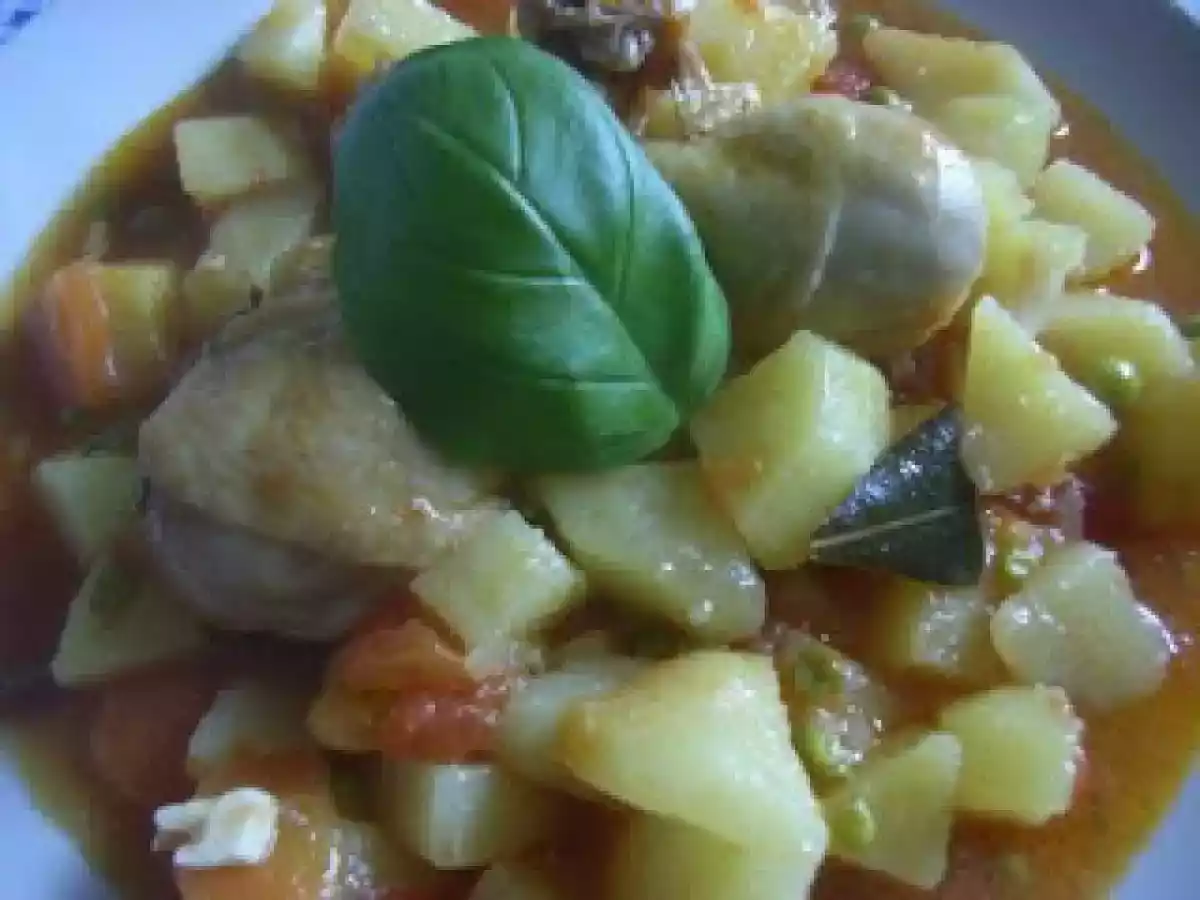Frango guisado com ervilhas frescas.