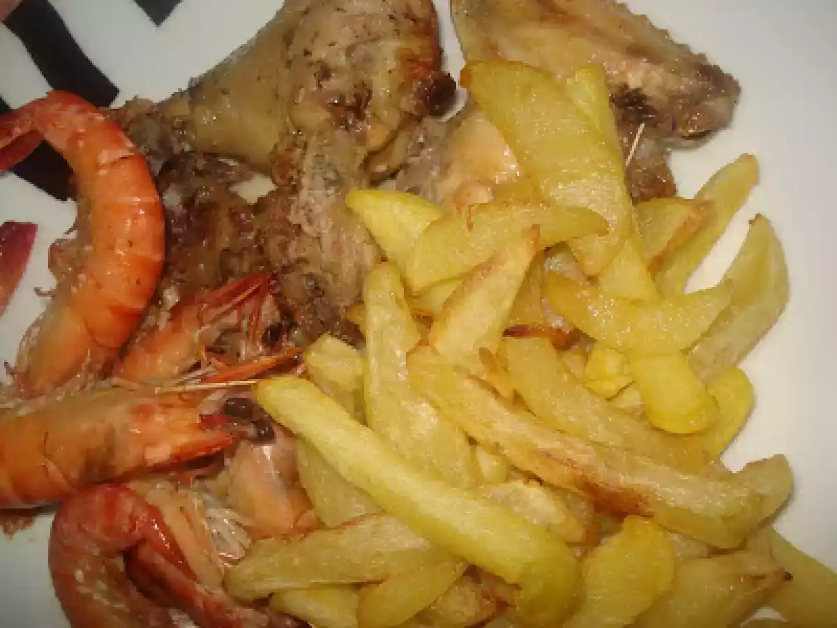 FRANGO NO FORNO COM GAMBAS, ACOMPANHADO DE BATATA FRITA... - foto 3