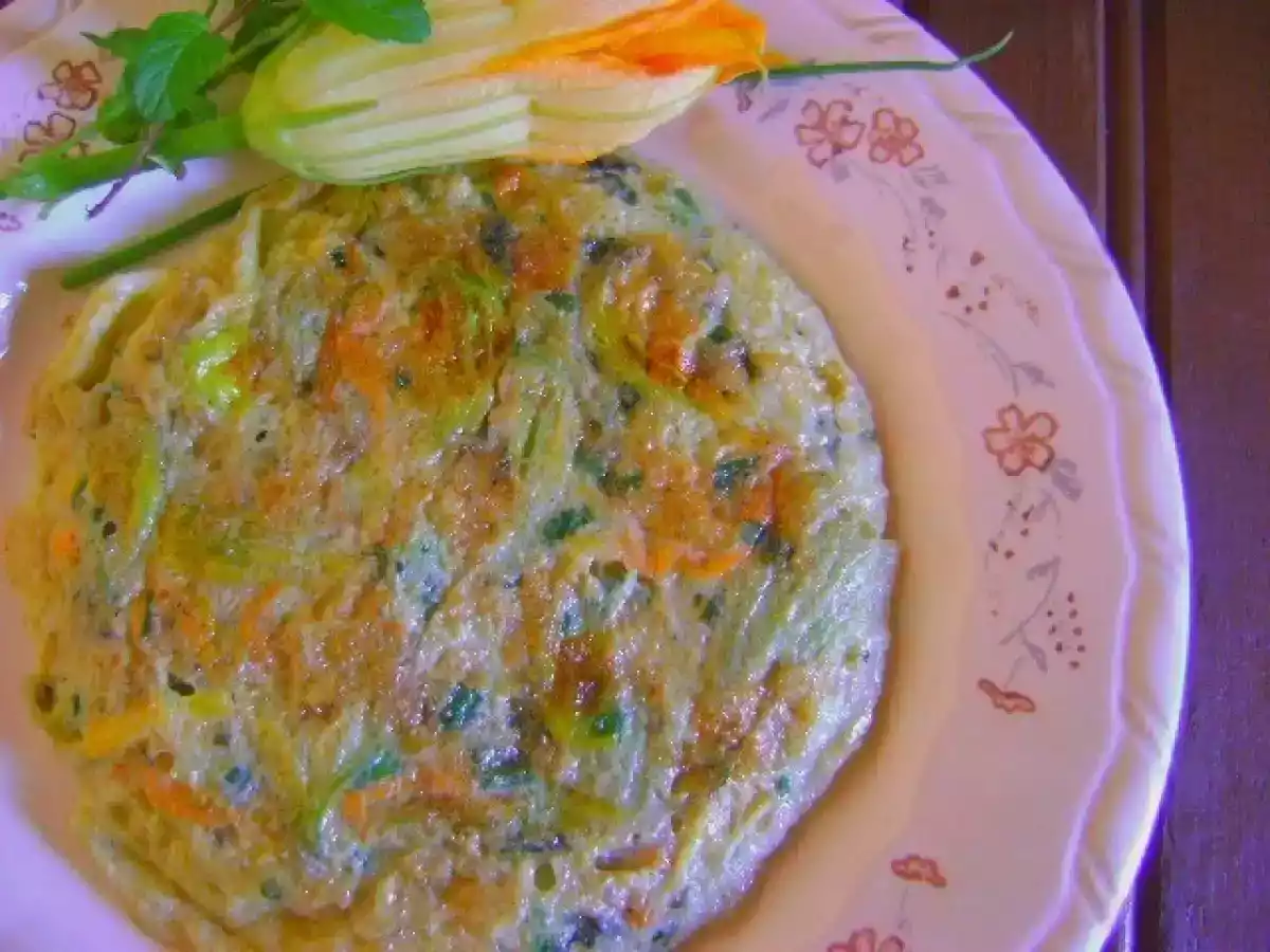 FRITADA DE FLORES DE ABÓBORA E ERVINHAS DA HORTA