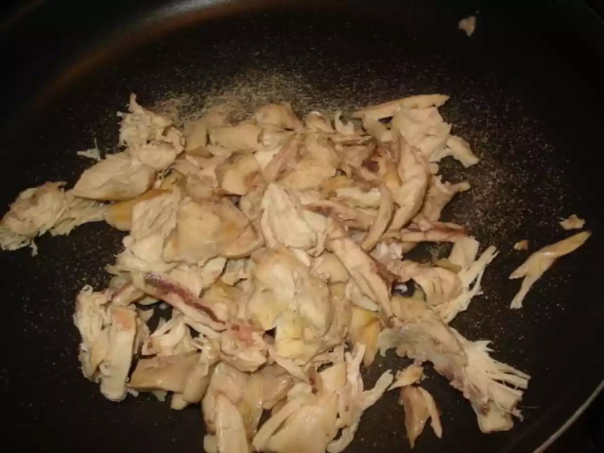 FRITADA DE FRANGO COM BATATA RISSOLÉ E CASTANHAS, AROMATIZADA DE COENTROS... - foto 2