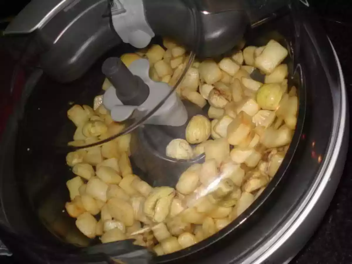 FRITADA DE FRANGO COM BATATA RISSOLÉ E CASTANHAS, AROMATIZADA DE COENTROS... - foto 4