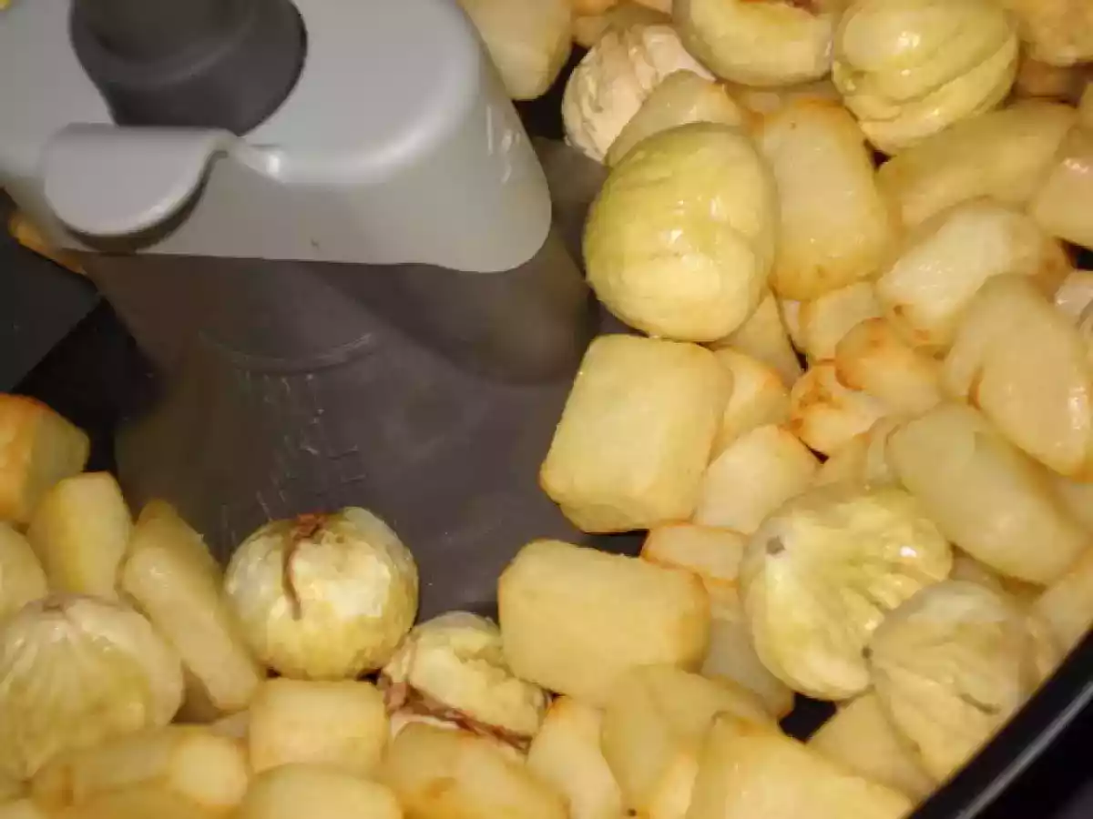FRITADA DE FRANGO COM BATATA RISSOLÉ E CASTANHAS, AROMATIZADA DE COENTROS... - foto 5