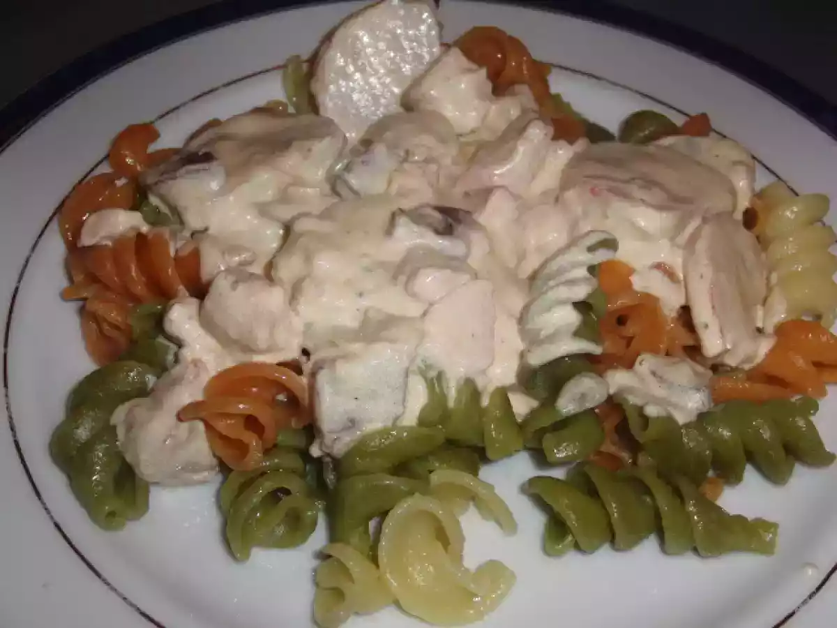 Fusilli c/ salmão e delícias do mar