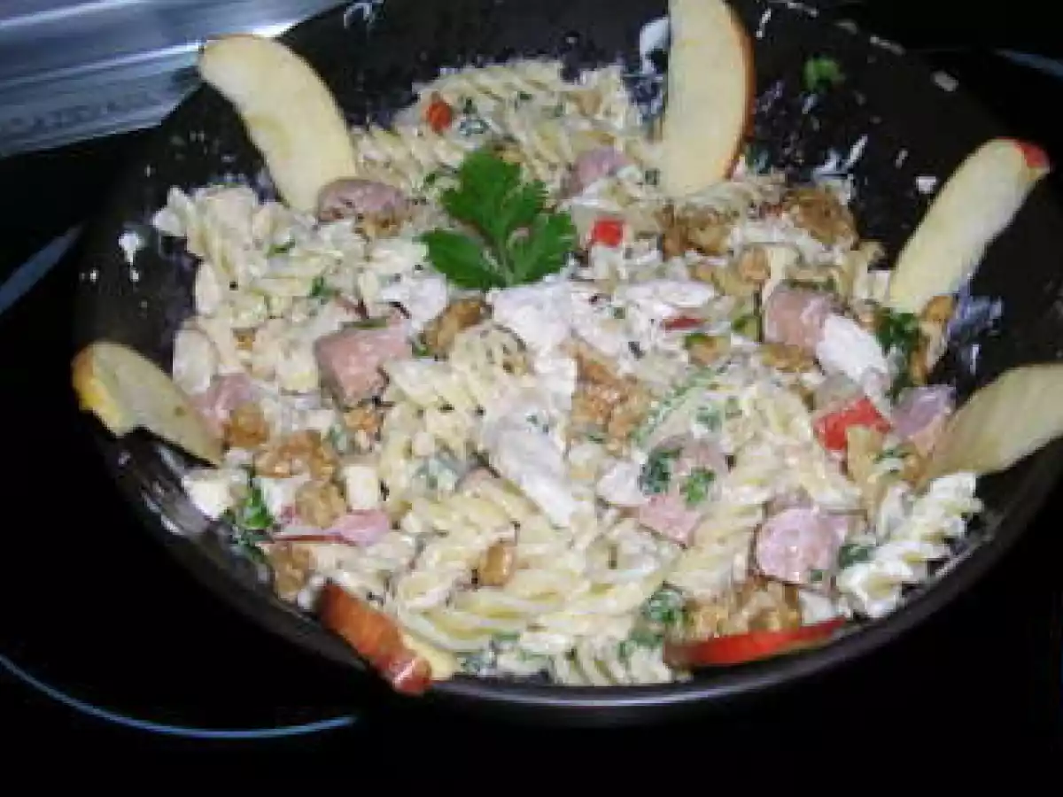 Fusilli com perú e salsichas - foto 2