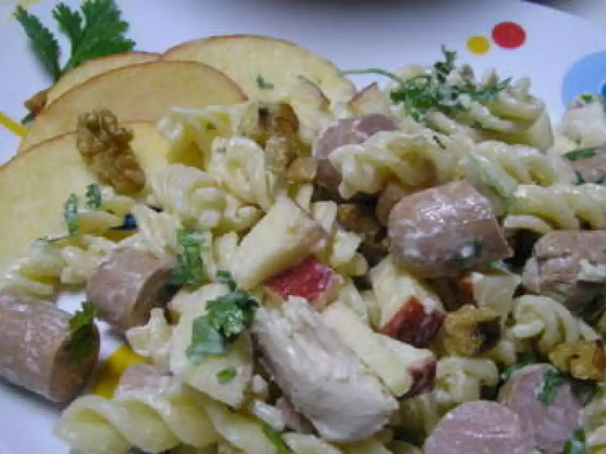 Fusilli com perú e salsichas - foto 3