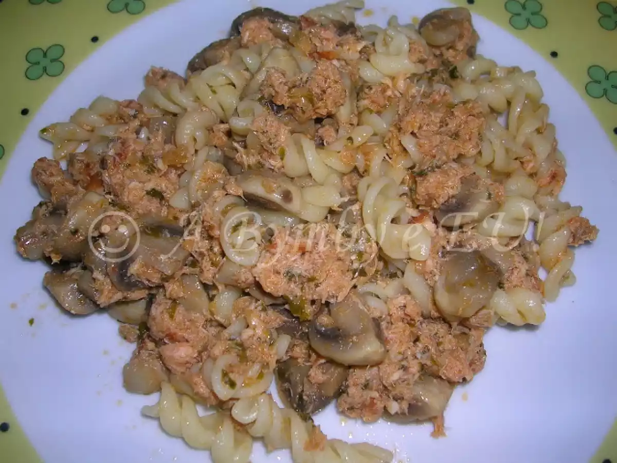 Fusilli com Salmão e Cogumelos