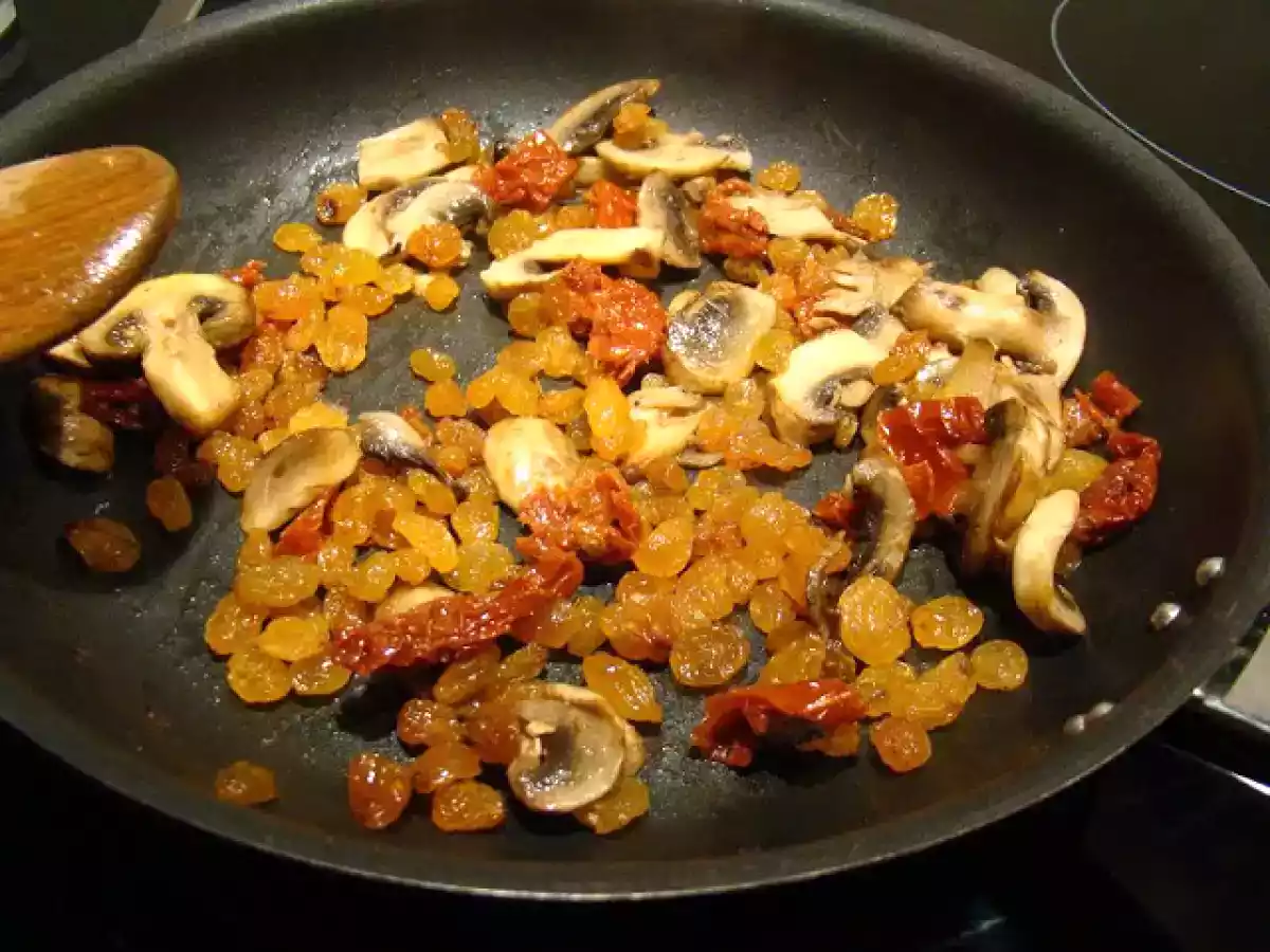 Fusilli Integral com Cogumelos, Tomate Seco e Passas - foto 4