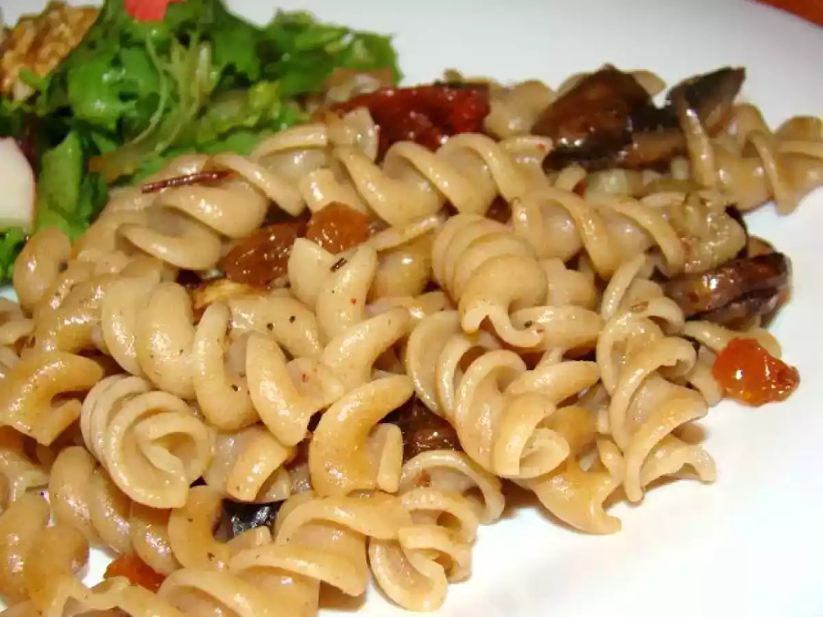 Fusilli Integral com Cogumelos, Tomate Seco e Passas - foto 7