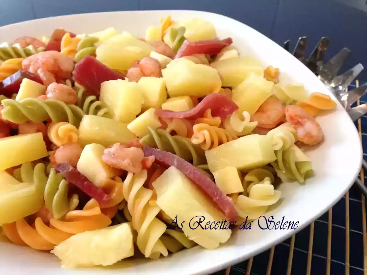 Fusilli Tricolor com Camarão, Ananás e Presunto