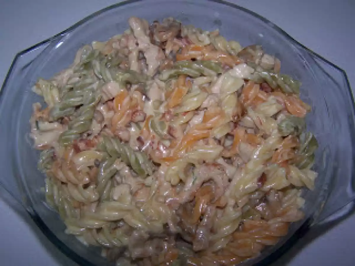 Fusilli tricolor com peru (receita para 2)