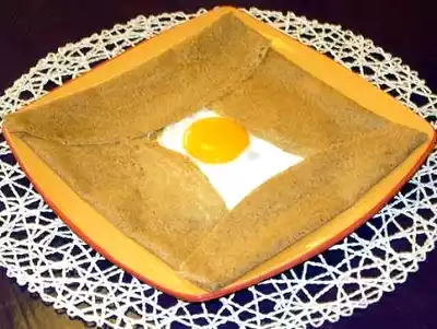 Galette bretonne: crepe de trigo sarraceno com queijo, presunto e ovo