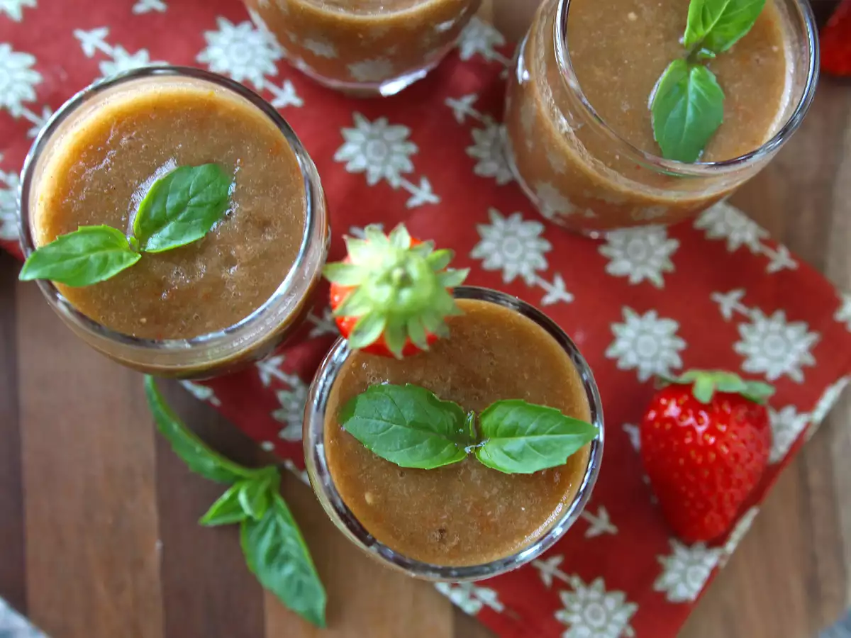 Gaspacho de morangos e tomates: a entrada fresca e original do verão - foto 5