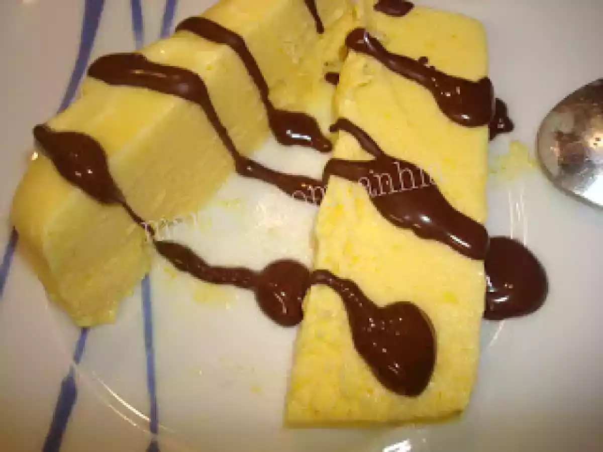 Gelado de laranja com molho de chocolate (ju)