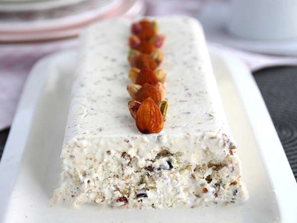 Gelado de Nougat (gelado de avelã e mel) Gelado de Nougat (gelado de avelã e mel)