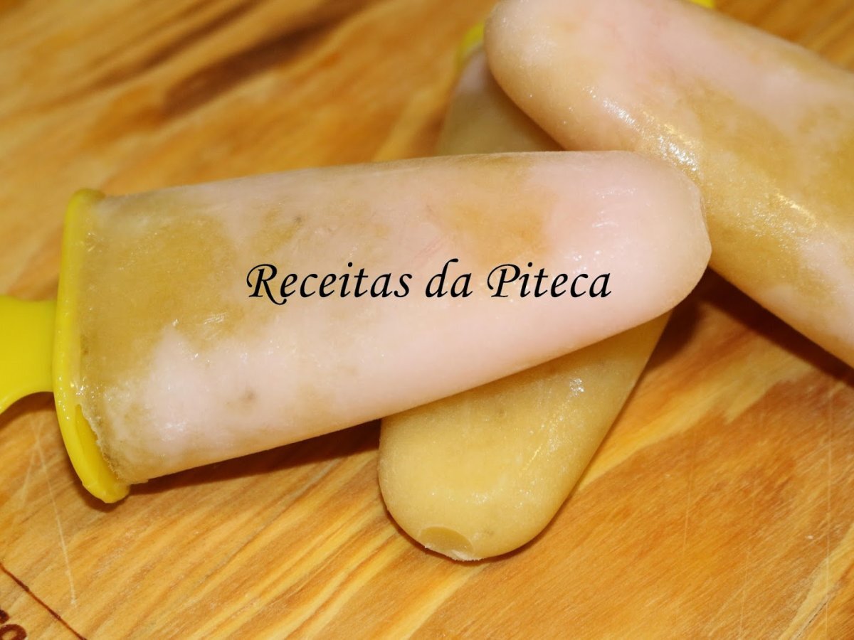 Gelados de tuti fruti e iogurte