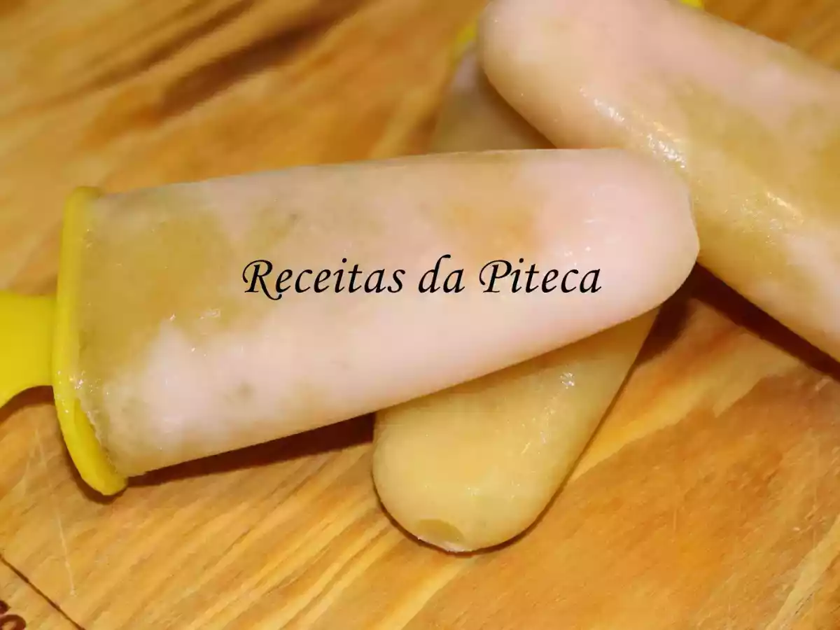 Gelados de tuti fruti e iogurte