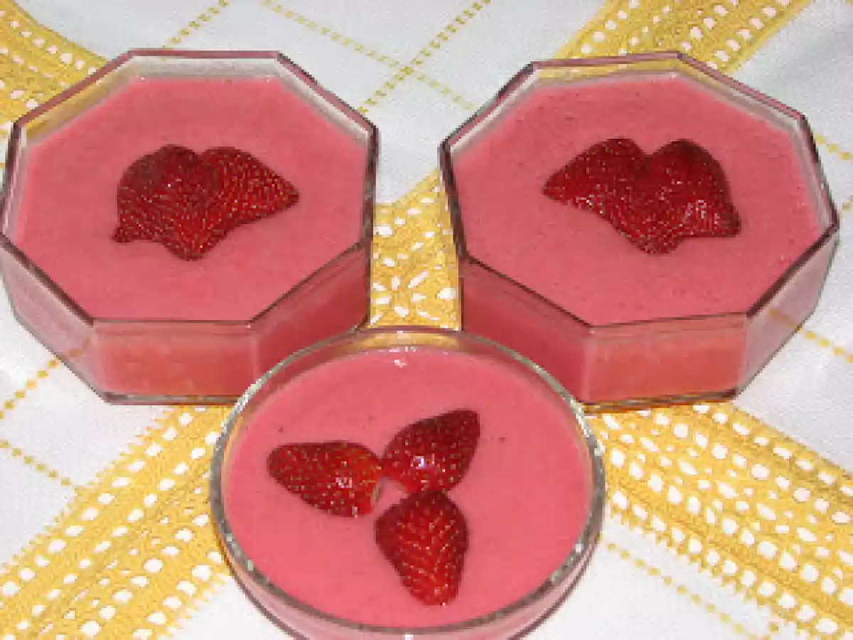 Gelatina com morango e iogurte - foto 3