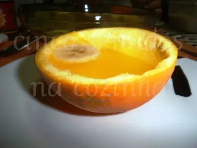 Gelatina de ananás e laranja em taças de laranja - foto 2