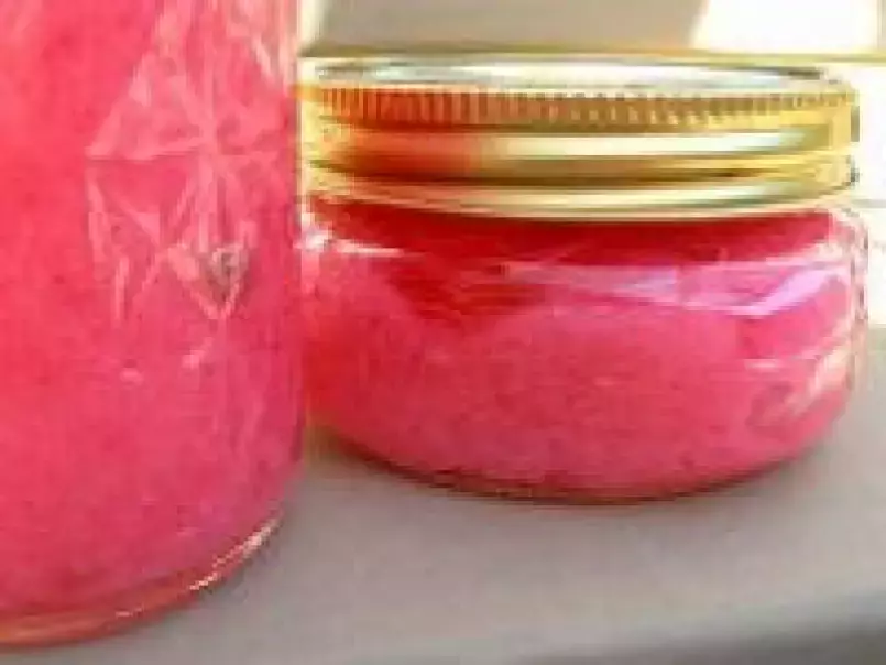 Geleia de pétalas de rosa