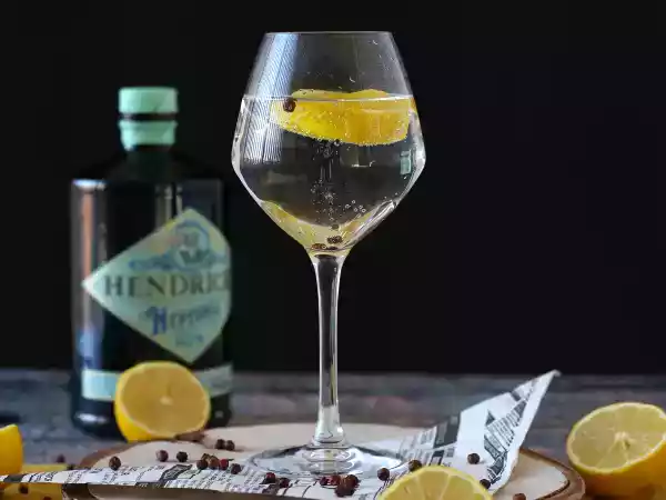 Receita Gin tônica aromatizada, o drinque perfeito entre amigos