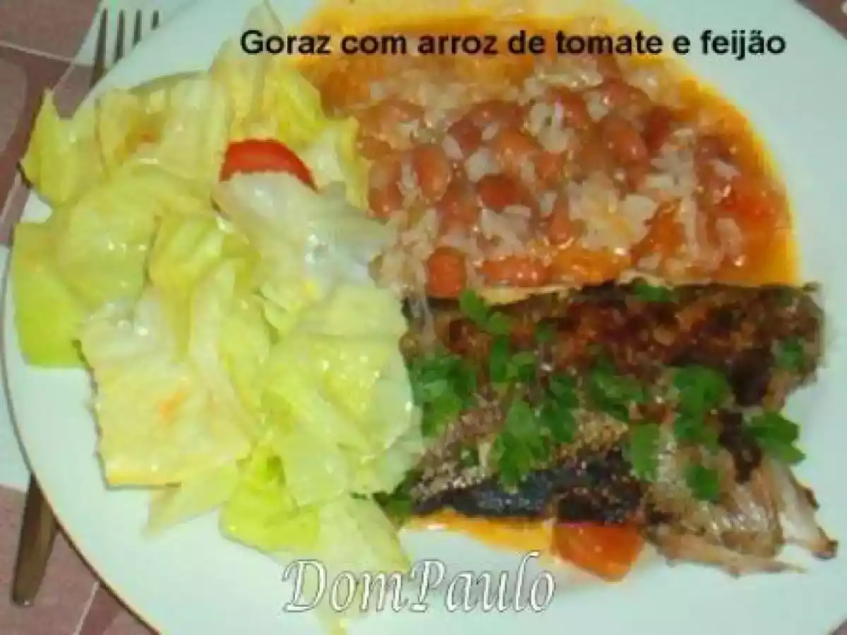 Goraz com arroz malandro de tomate e feijão vermelho