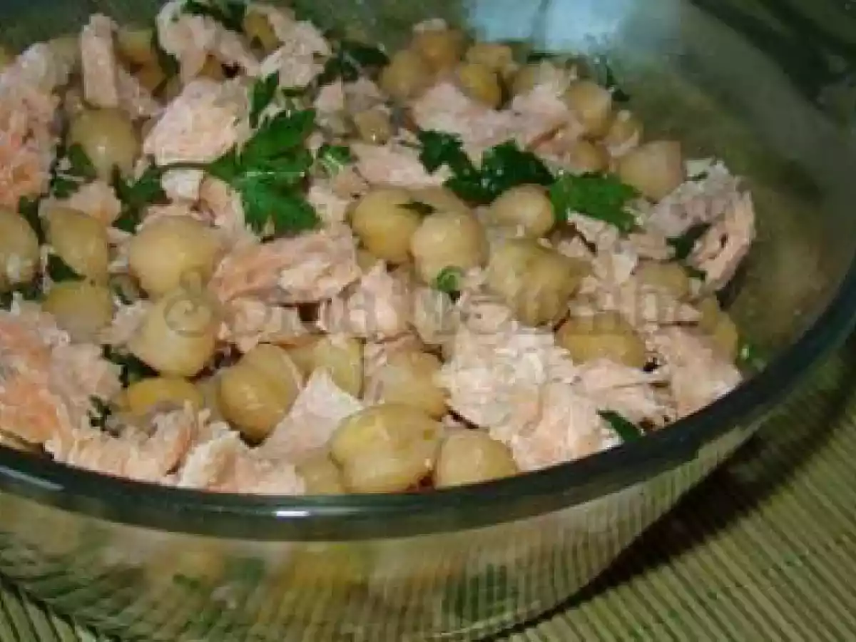 Grão de Bico com Salmão e Salsa Picada
