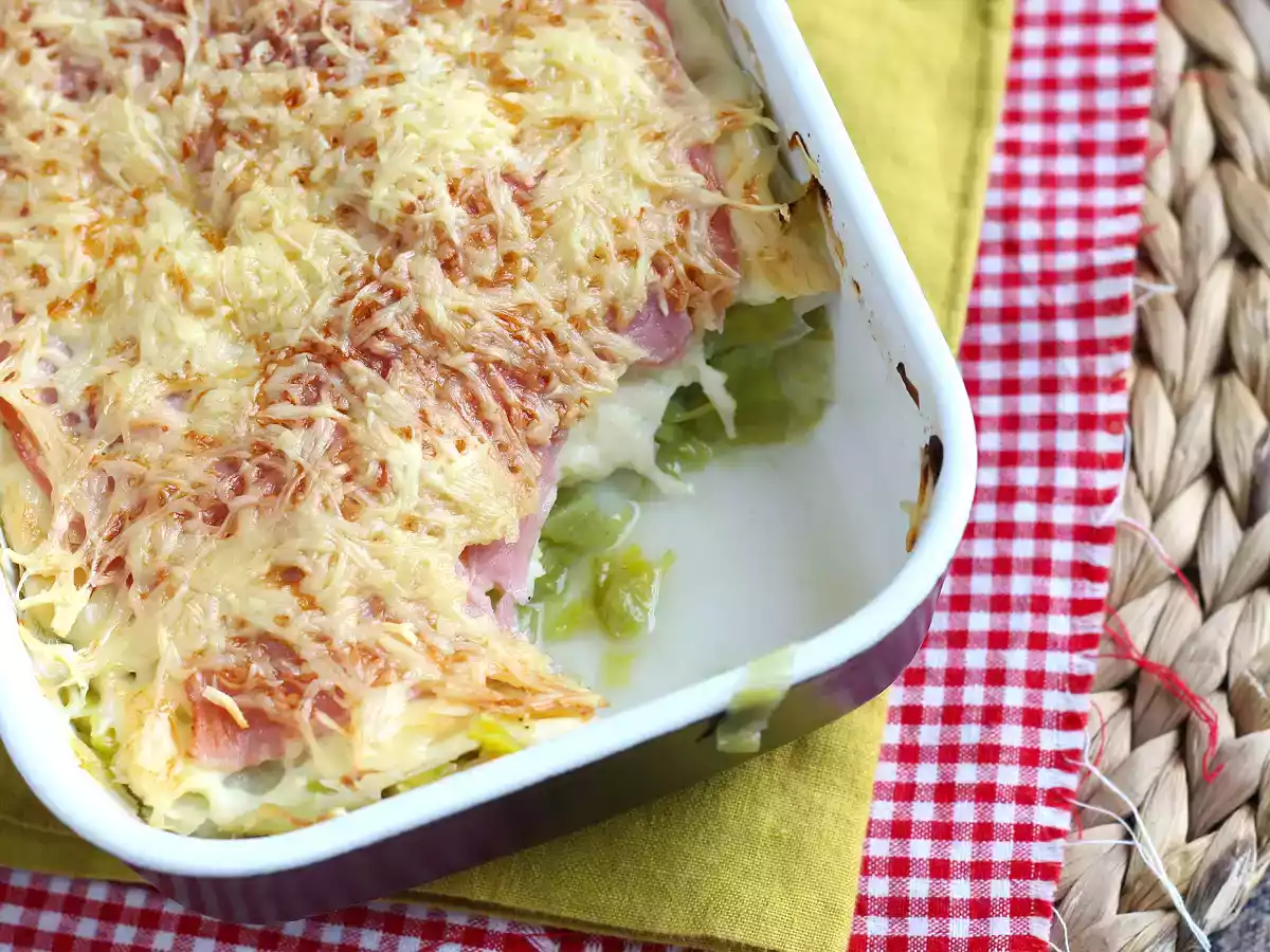 Gratinado de alho-porro (alho-poró) com presunto e queijo - foto 2