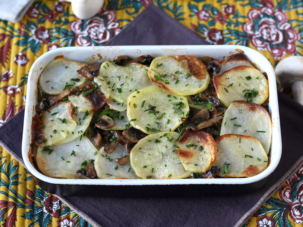 Gratinado de batatas com cogumelos: cremoso, aromático e impossível de resistir - foto 5