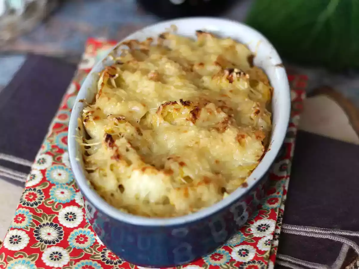 Gratinado de couve com molho bechamel e queijo