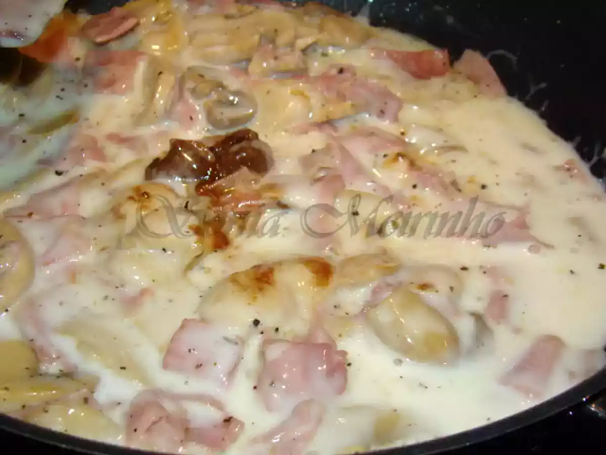 Gratinado de Massa com Fiambre, Cogumelos e Bechámel